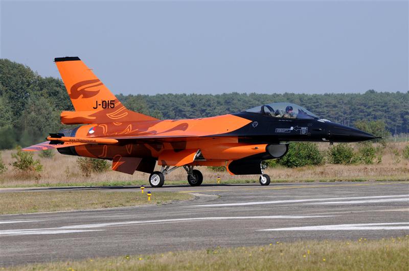 not a tiger  - demo F-16.jpg